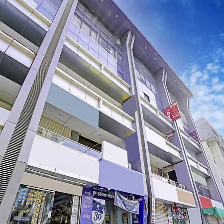 Hotel O Nova Rooms سورات المظهر الخارجي الصورة
