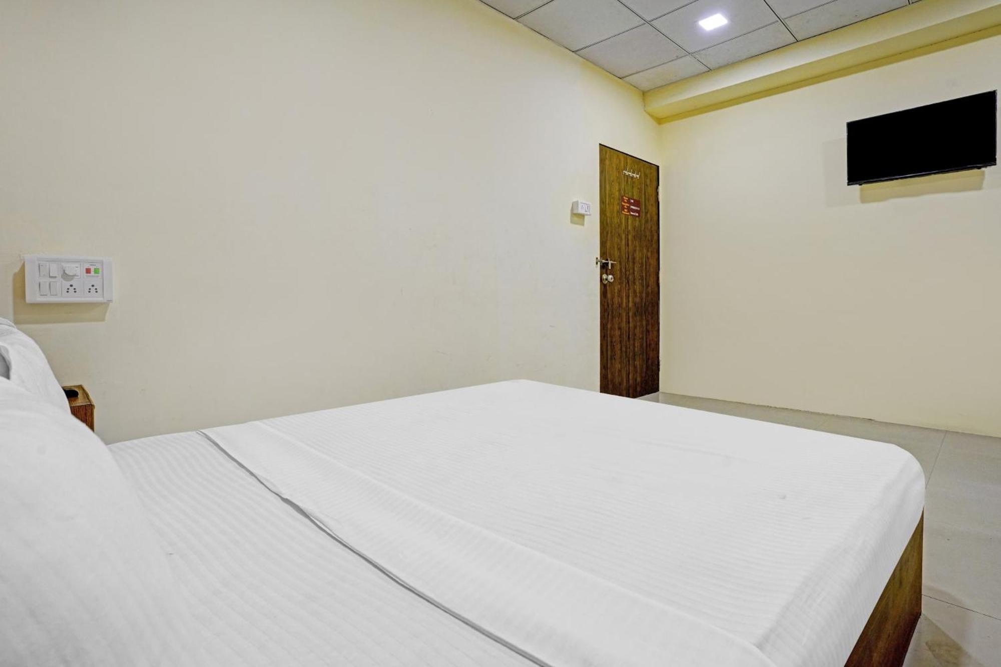 Hotel O Nova Rooms سورات المظهر الخارجي الصورة