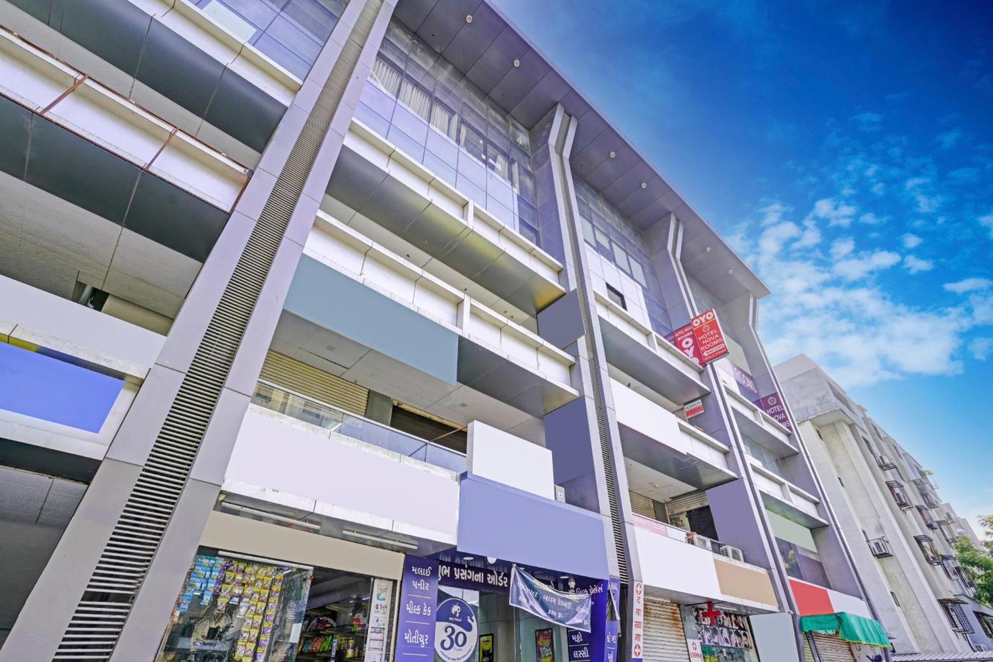 Hotel O Nova Rooms سورات المظهر الخارجي الصورة