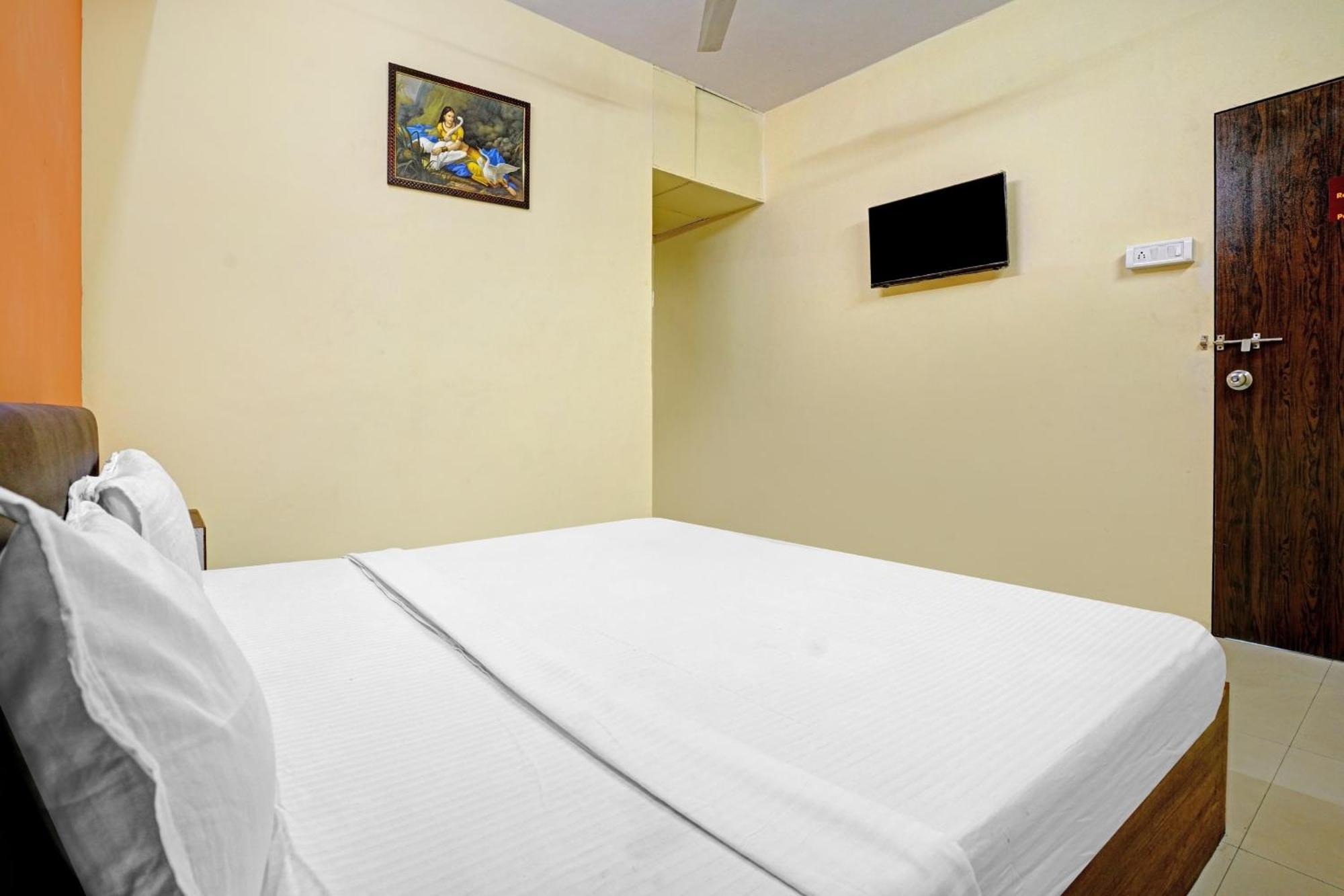 Hotel O Nova Rooms سورات المظهر الخارجي الصورة