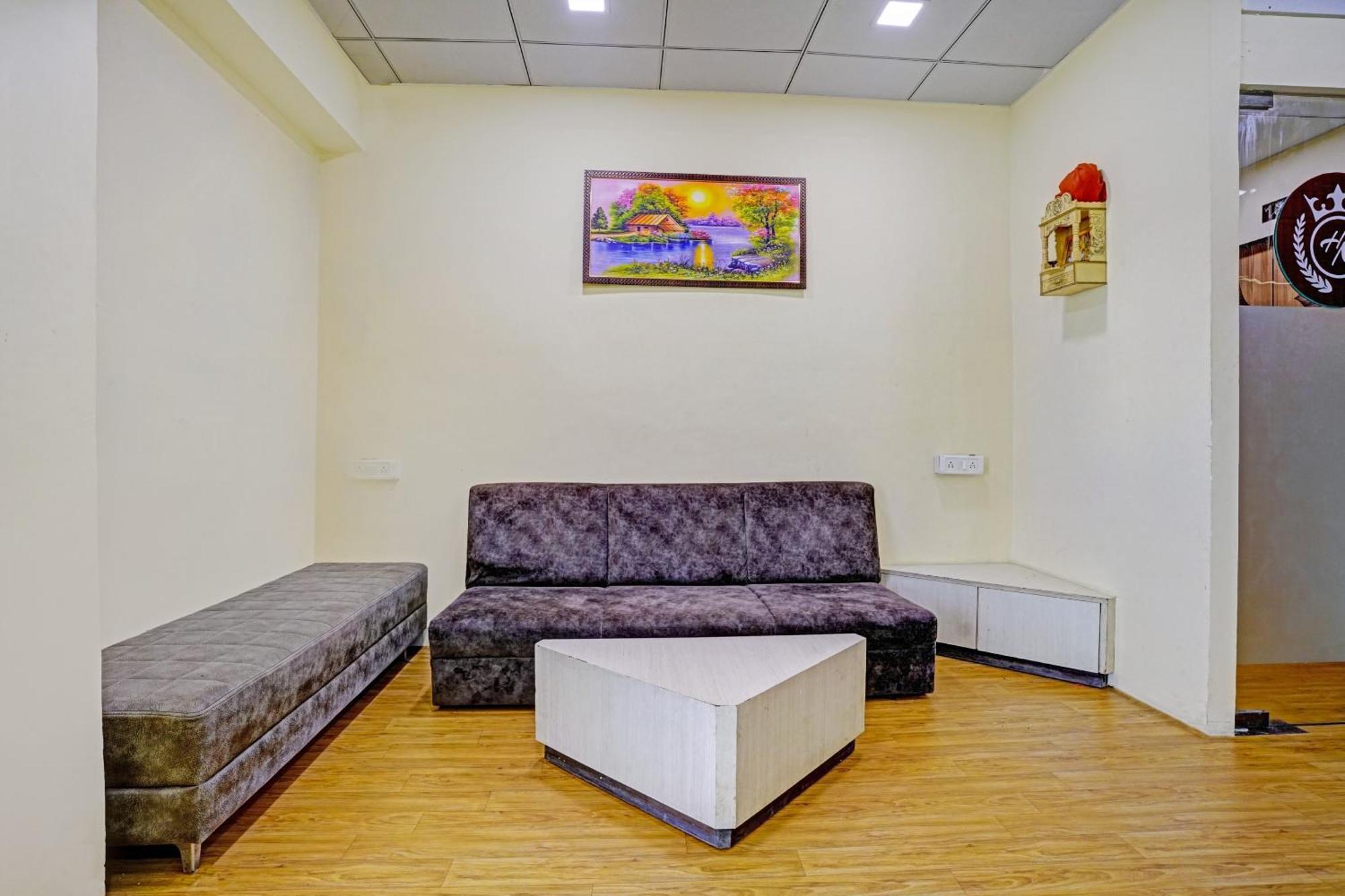 Hotel O Nova Rooms سورات المظهر الخارجي الصورة