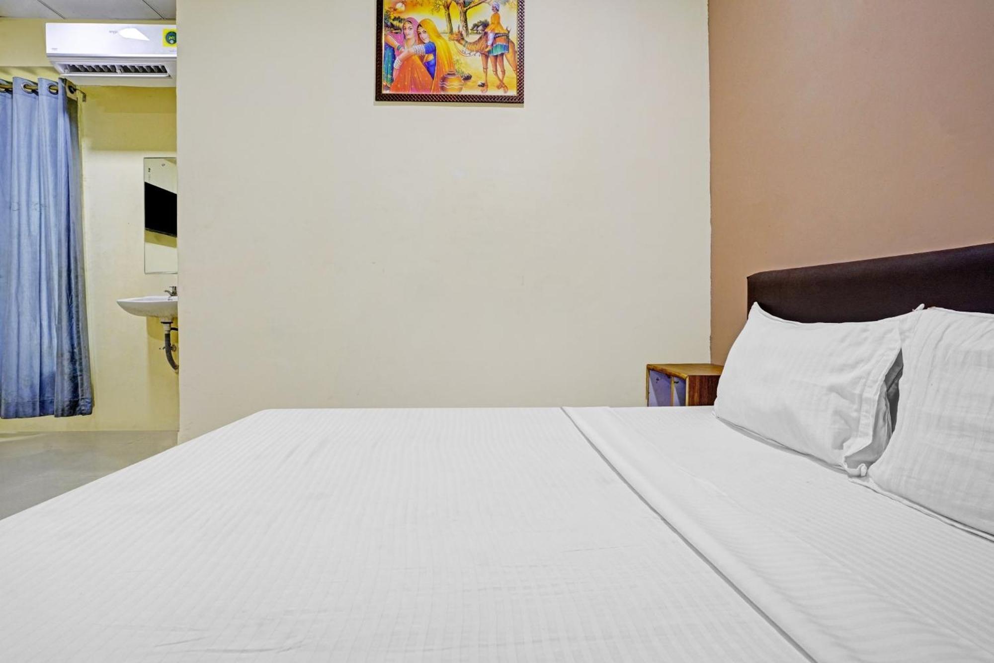 Hotel O Nova Rooms سورات المظهر الخارجي الصورة