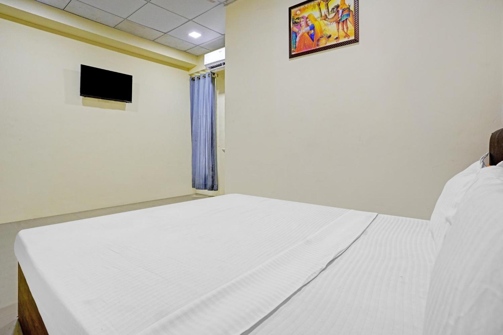 Hotel O Nova Rooms سورات المظهر الخارجي الصورة