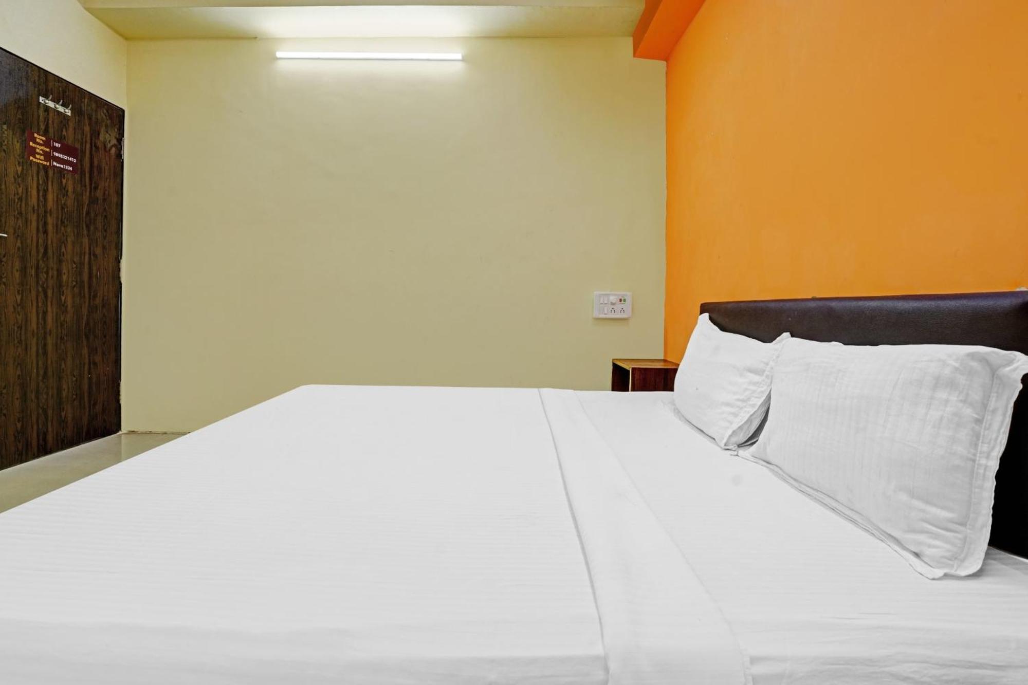 Hotel O Nova Rooms سورات المظهر الخارجي الصورة
