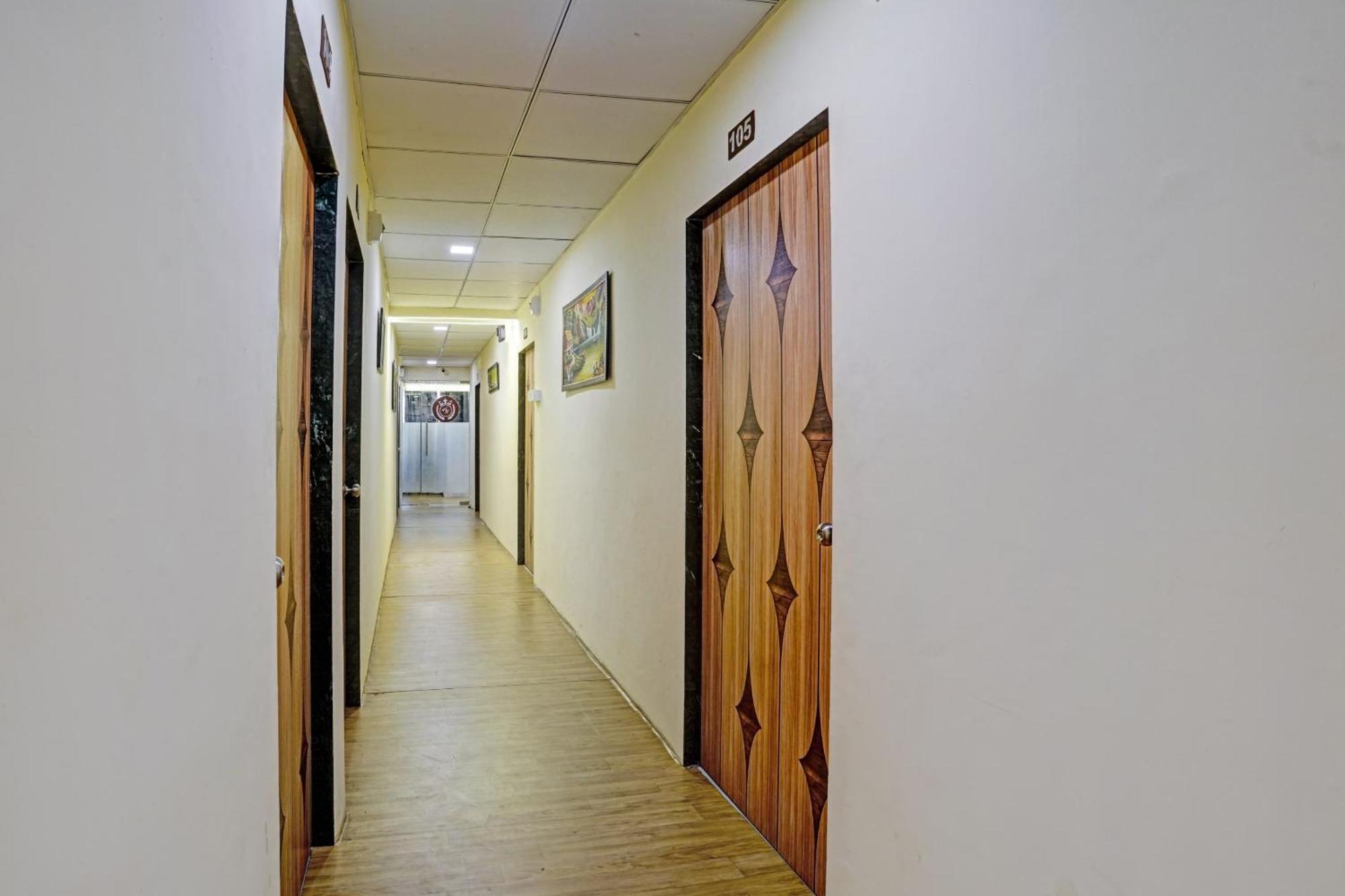 Hotel O Nova Rooms سورات المظهر الخارجي الصورة