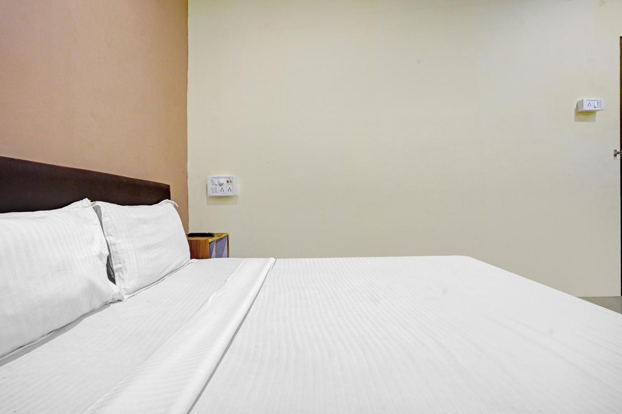 Hotel O Nova Rooms سورات المظهر الخارجي الصورة